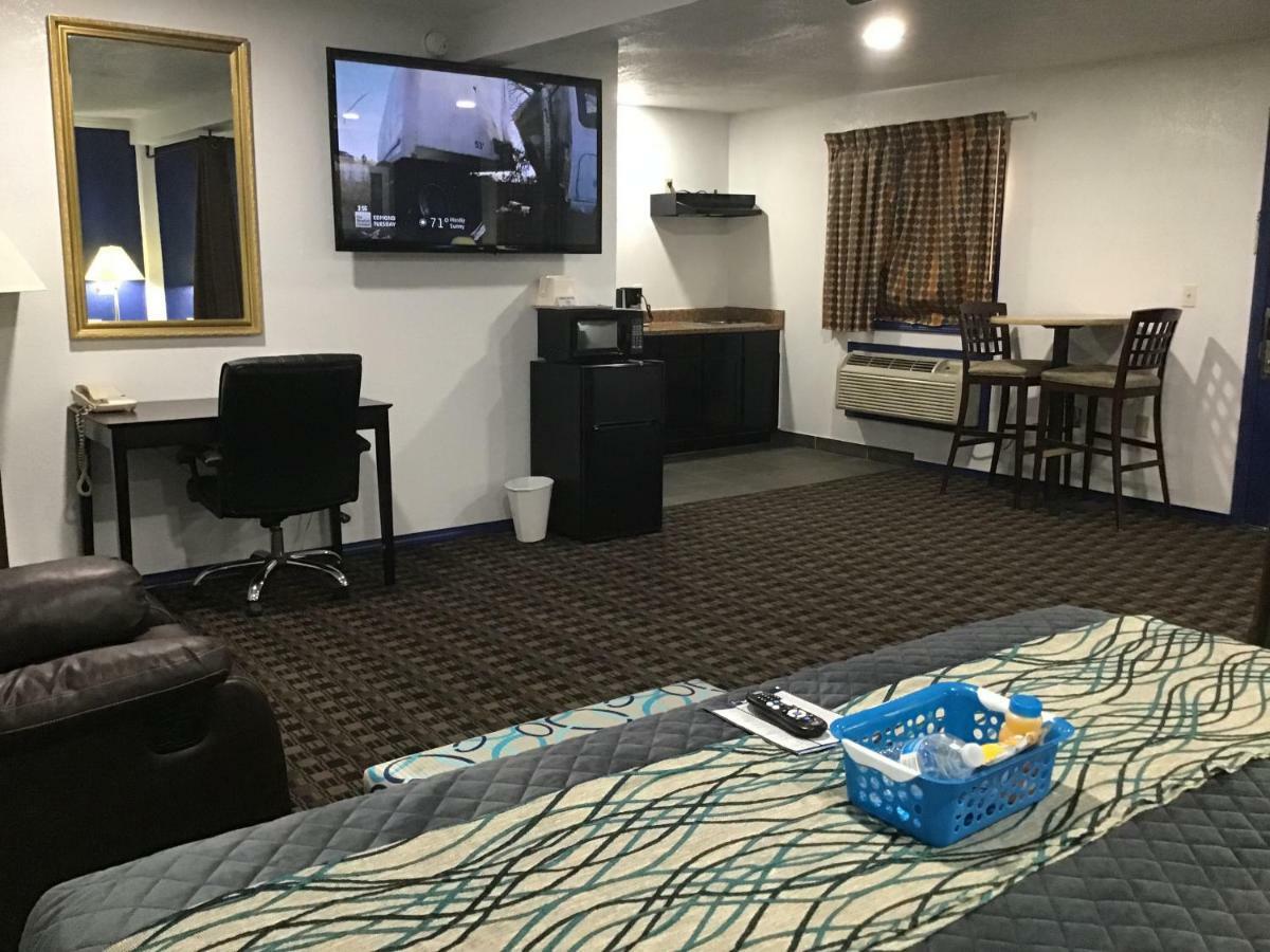 Budget Inn & Suites โอคลาโฮมาซิตี้ ภายนอก รูปภาพ